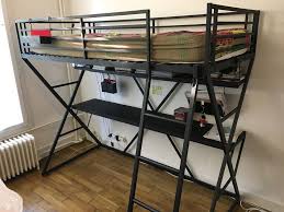 Ce lit enfant combiné 1 le lit enfant mezzanine ou le lit enfant surélevé en hauteur permettent tous 2 de dégager un espace intéressant en dessous, et donc de laisser de la. Achetez Mezzanine Noire 1 Quasi Neuf Annonce Vente A Malakoff 92 Wb156736555