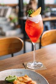 Ein ein glas mit eiswürfeln gibt man 5 cl lillet blanc rezept drucken. Cocktails Mit Sekt Diese Rezepte Sind Easy Und Knallen Richtig Cocktails Mit Sekt Coctail Rezepte Lillet Wild Berry Rezept