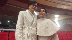 Padahal, dulu armand maulana hanya mengonsumsi buah dan sayur demi menjaga kesehatan dan bentuk tubuh. 25 Tahun Jadi Istri Armand Maulana Dewi Gita Bosan