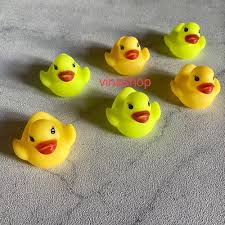 Beri warna asli sama warna versi kartun ya. Jual Mainan Anak Bebek Pencet Cit Cit Bebek Berenang Mandi Kota Cirebon Vina Shop Grosir Tokopedia