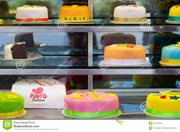 Tortas y ponques a domicilio bogota precio. Tortas De Cumpleanos Coloridas En Bogota Colombia Fotografia Editorial Imagen De Delicadeza Pasteles 63120052