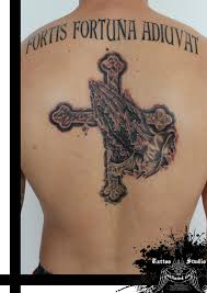 The tattoo says fortis fortuna adiuvat across the top of his back. Black Grey Cross Praying Hands Tattoo Tattoos Tatowierungen John Wick Tattoo