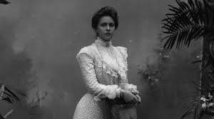 Prince philip with, from left, prince william; The Crown A Verdadeira Historia De Alice De Battenberg A Princesa Extraordinaria Observador