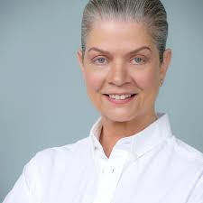 Lourdes Raya's Instagram, Twitter & Facebook