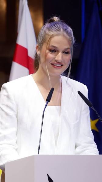 La princesa Leonor sorprende en el Liceu revelando quiénes son sus  "influencers favoritos". Con un discurso pronunciado fluidamente en  castellano y catalán, la heredera al trono ha sorprendido al ...