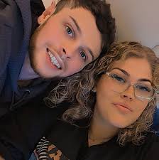 Merry Christmas from the Youngs! 📷: @lauramollphoto