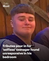 So proud and honoured to of known you mate'. RIP Rex 💔 Read more:  https://trib.al/yIIKvqL