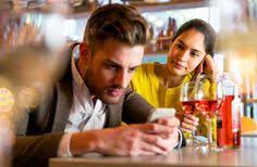 Beziehungskiller Handy Zu Viel Smartphone Schadet Beziehung Schade Und Psychologie