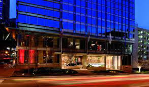 A complete visual overload, the racing palace features exhibits of famous cars, an enormous theater. The Ritz Carlton Charlotte Charlotte Aktualisierte Preise Fur 2021