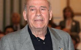 Δέκα χρόνια συμπληρώνονται σήμερα από το θάνατο του θανάση βέγγου, του λαϊκού ήρωα που απέδωσε με την μεγαλύτερη ευκρίνεια τον «φουκαρά» έλληνα, τον «πολυτεχνίτη και ερημοσπίτη», τον γκαφατζή, τον άνθρωπο για όλες τις. Dmiuxgxhvxl4vm