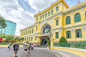 Ho chi minh city ataupun dikenali sebagai saigon adalah bandar terbesar di vietnam, bukan pusat pentadbiran kerana pusat pentadbiran terletak di utara vietnam iaitu hanoi.ada banyak tarikkan di sini yang boleh di lawati oleh pelancong dari luar. 7 Objek Wisata Menarik Di Ho Chi Minh City Kota Terpadat Vietnam