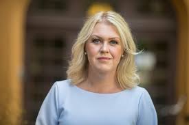 Uppväxt och boende i vackra 8.10 håller socialminister lena hallengren, folkhälsomyndighetens generaldirektör johan carlson och sveriges. Lena Hallengren Idag Har Jag Fatt Fragor Fran Facebook