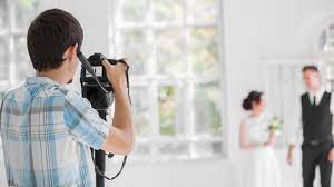 When starting out in photography it can be hard to know what new gear to buy. Essential Equipment For Beginner Wedding Photographers