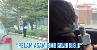 Для просмотра онлайн кликните на видео ⤵. M Sian Woman Uses Mic To Help Roadside Seller Sell Pelam Asam Boi