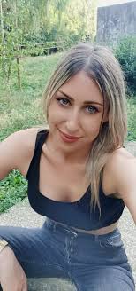 Iza drugih more iza mene drač.🤣 Nije da se žalim.. Lijepo je i zelenilo😁