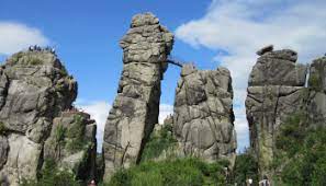 Die dörenther klippen bestehen aus einem etwa 4 km langen band bizarrer und bis zu 20 m hoher am fuße der dörenther klippen wohnte eine arme familie. Dorenther Klippen Tecklenburg Brochterbeck Ibbenburen Segbert Wanderblog