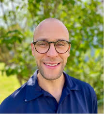 Liebe Patienten, es gibt zwei Informationen: 1. Am Freitag 30. Juni  schliessen wir bereits um 12 Uhr wegen Quartalsabrechnung. Montag 3. Juli  haben wir wie immer ab 08:00 Uhr geöffnet. 2. Wir