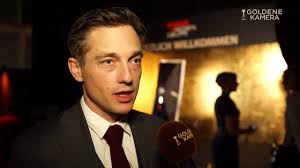 Volker bruch was born on march 9, 1980 in munich, germany. Goldene Kamera 2018 Preistrager Volker Bruch Uber Babylon Berlin Youtube