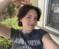 Glenda Susser's Instagram, Twitter & Facebook