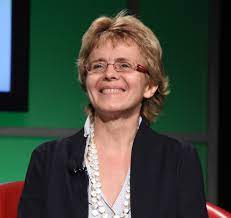 Elena cattaneo est intervenue plusieurs fois, dans le débat public sur la connexion entre l'éthique et le progrès scientifique, prenant position en faveur de la liberté de la recherche scientifique. Elena Cattaneo Festival Della Mente