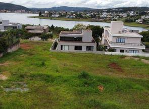 Casa residencial vista pelo lado externo com lote ao fundo, usada como imagem ilustrativa