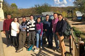 Es gibt auch menschen, denen es finanziellen erstaunlich gut geht. Chw Die Lebensperspektiven Junger Albaner