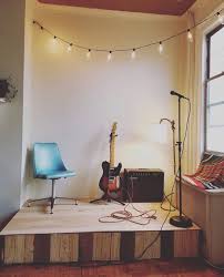 Gitarren bei europas musikshop nr 1 zu bestpreisen bestellen! How To Transform A Spare Room Into A Home Music Studio Extra Space Storage