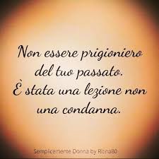 Innamorati Di Te Della Vita E Dopo Di Chi Vuoi Tattoo Non Essere Prigioniero Del Tuo Passato E Stata Una Lezione Non Una Condanna Modi Di Dire Italiani Citazioni Citazioni Sagge