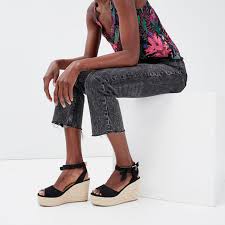 Compensé ziri en cuir lisse noir 130,00 € 104,00 € achat rapide compensé ziri en cuir lisse noir 130,00 € 104,00 € noir. Sandales A Talons Compenses Noir Femme Vib S