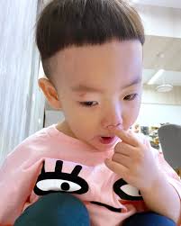 我只是人中癢啦~沒有在歐比康喔！真的啦真的啦.... ▻ 訂閱阿母&蔡波能的新頻道：https://pros.is/2UncleYT  #蔡桃貴#1Y8M21D