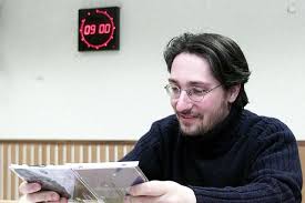 Adorei o tom de crítica do nuno markl à quantidade de publicações de vampiros e afins e literatura erótica para donas de casa desesperadas! Nuno Markl Ha 20 Anos A Morder No Mesmo Cao Video Vida Sabado