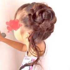 maira お花アレンジのサイドアップアレンジ 子供髪型 女の子 ヘアスタイリング 女の子 髪型 アレンジ