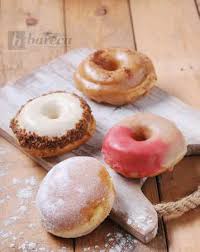 Donat kentang merupakan salah satu varian donat yang sedang diminati banyak orang. Dough Darlings Unggulkan Paduan Kelembutan Tekstur Donat Bareca Media