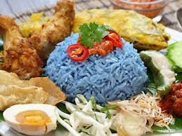 Hidangan ini berupa nasi dengan warna kebiruan yang berasal dari kelopak kembang telang. Nasi Kerabu Traditional Rice Dish From Kelantan Southeast Asia