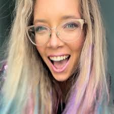 Christine Starkweather's Instagram, Twitter & Facebook