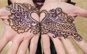 While you often see henna stands at markets or at festivals (with very experienced people doing the tattooing), you don't often see it being sold in places like your local makeup shop! Cnescent Moon Designs In San Diego County Ca