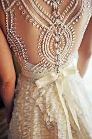 Wedding dress prices vary, but the average wedding dress cost is $1,000 with most spending between $280 to $1,650. Low Cost Wedding Dress Dressshoppingonline