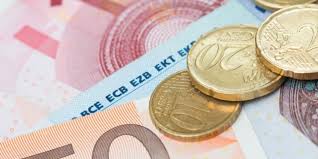 Les Collectionneurs Sont Capables De Debourser 59 Euros Pour Un Billet De 5 Euros 90 Euros Pour Un Billet De 10 Euros O Billet Billet De 5 Euros Porte Monnaie
