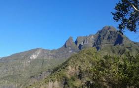 La réunion est une île française située dans l'océan indien, à 800 km à l'est de l'ile de la superficie de la réunion est de 2,512 km carrés et compte une population de plus de 827,000. Vacances A La Reunion En Famille Bons Plans D Une Expat