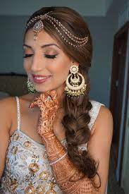 Bridal Makeup For Mehendi Party Divya Nitin Indian Wedding Blog Think Shaadi Party Hairstyles Long Hair Styles Wedding Hairstyles For Long Hair