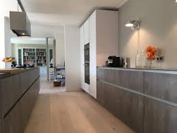 referentie wildhagen leicht keuken met kookeiland en lang aanrechtblad langs de wand franke rvs aanrechtblad lange keuken keuken nieuw keuken met kookeiland
