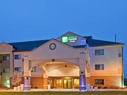 Graduate lincoln is ideally located next to campus amid the downtown historic haymarket entertainment district. Lincoln Pet Friendly Hotels Find Ihg Dog Friendly Hotels In Lincoln Ne Price From Usd 113 05
