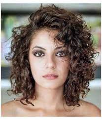 Short Curly Haircuts For Round Faces Curls Medium Lengths Welllll Yeah But Her Mid Length Curly Hairstyles Curly Hair Styles Medium Curly Hair Styles