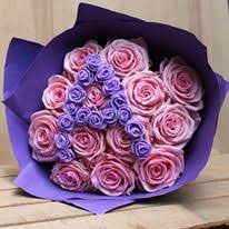 Gül Buketi Üzərində Hərflər