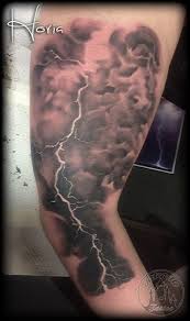 Big realistic looking black and white lightning tattoo on leg. Artcastle Tattoo Werk Overzicht Artcastle Tattoo Zeist
