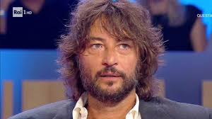 Chi è Simone Annicchiarico: età, papà Walter Chiari, fidanzata, Belen,  Instagram