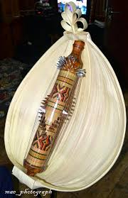 Ada beberapa versi cerita yang mengisahkan tentang awal mula sasando ini. Sejarah Alat Musik Tradisional Sasando