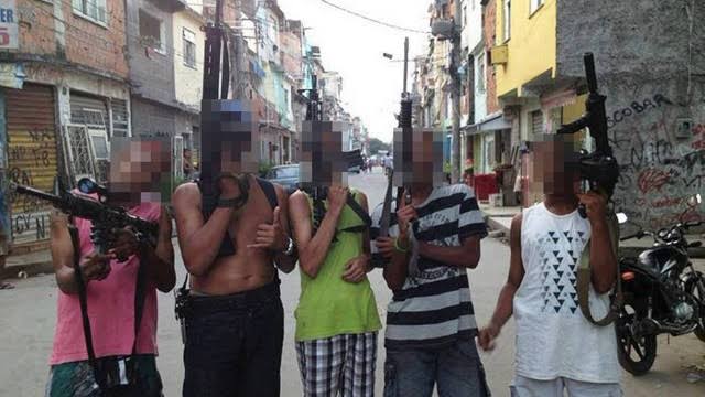 Rio tem 15 guerras de quadrilhas rivais em 21 bairros da cidade a 81 dias das Olimpíadas - Casos de Polícia - Extra Online