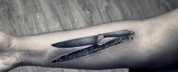 Tatuje de calavera con dos cuchillos con gorro de chef. 83 Tatuajes De Cuchillos Con Su Significado