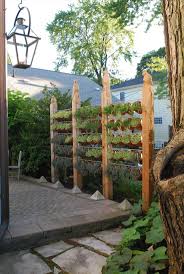 Erfinderische planung ist nicht nur einfach über eine sichtschutz garten holz format aber eine methode anspruchsvolle vorsichtig dachte aller website bedingungen und elemente vor dem. Wunderschone Ideen Fur Die Gestaltung Von Sichtschutzwanden Fur Pflanzgefasse Um Ihr Zuhause No Vertikaler Krautergarten Vertikaler Garten Diy Hinterhof Garten